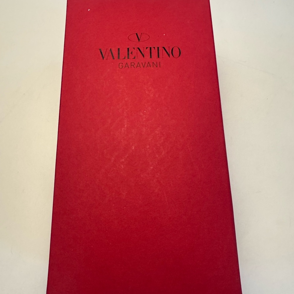 Valentino Garavani Nude Flip Flop Sandals with Rock Studs Elegant Bow - box and - Picture 7 of 9